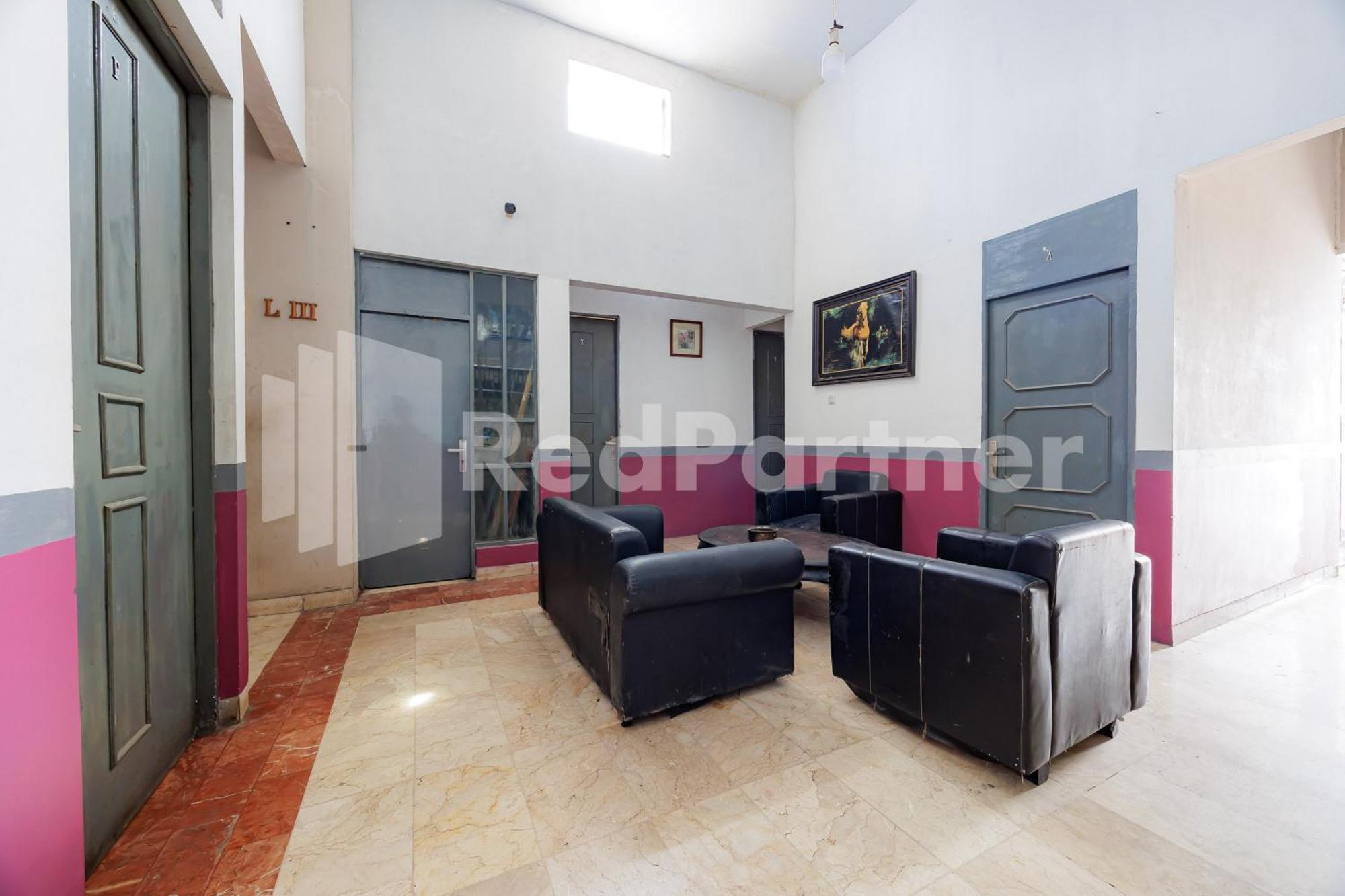 Tobana House Bintaro Redpartner Guest house *